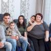 Seit vielen Monaten sucht Familie Tsymbalov eine andere Wohnung. Wegen Eigenbedarfs müssen sie ihrer derzeitigen raus – bis Ende Mai. Trotz vieler Bemühungen haben sie seit über einem Jahr nichts gefunden. Ist manchen Vermietern eine siebenköpfige Familie schlicht zu groß? Von links: Viktor, Valerie, Konstantin, Katharina, Emilia, Erika und Nikolaj Tsymbalov.