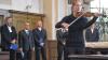 (sk) Das „Consortium Vocale“ führte die selten gespielte Messe von William Byrd (1543 bis 1623) in der Laurentiuskirche Retzbach auf. Den 15 Mitwirkenden unter der Leitung des ehemaligen Musiklehrers Dieter Frohnholzer gelang es, den vielen Zuhörern eine Stunde der Muße und des In-sich-gekehrt-seins zu schenken. Die vierstimmig gesungenen Sätze aus Byrds Messe durchdrangen die völlige Stille der Kirche. In den imposanten Auftritt eingebaut waren Soli von Christine Heinz (Violine, im Bild) und Moritz Frake (Orgel) sowie Chorsätze von Johann Sebastian Bach. Das „Consortium Vocale“ entstand vor acht Jahren aus dem ehemaligen Karlstadter Kammerchor. Weiteren Mitwirkende waren Barbara Frohnholzer, Sigrid Lechner, Jutta Vogtmann, Margarete Winterroth (alle Sopran), Dagmar Blum, Luise Mahlo, Romy Schneider, Margit Wehner (Alt), Dieter Frohnholzer, Stefan Kuhn, Gerhard Lamprecht (Tenor), Benedikt Frey, Thomas Hohmann und Rudi Scheiner (Bass).