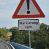 Aufgrund der Bauarbeiten fehlt auf der Fahrbahn der A 71 teilweise die Markierung. Aufgrund der Bauarbeiten fehlt auf der Fahrbahn der A 71 teilweise die Markierung.