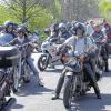 Auf dem Bike zum Gottesdienst: Motorräder säumten die Straße am Ortseingang von Handthal beim Motorradgottesdienst.