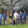 (kri)   Hundeführer aus dem Landkreis und darüber hinaus trafen sich am Wochenende zur Frühjahrsprüfung auf dem Gelände des Gebrauchs- und Schutzhundevereins (GSSV) Wülfershausen. Bei idealen Wetterbedingungen nahmen Prüfungsleiter Waldemar Alin sowie Leistungsrichter Wolfgang Bleil aus Selb die Begleit- und die Schutzhundeprüfungen ab. Die Fährten wurden von Rüdiger Bach und André Reß gelegt. Mehrere Hundebesitzer haben mit ihren Vierbeinern die schwierigen Prüfungen nach langwierigen Trainingseinheiten bestanden. Lediglich ein Hund musste die Prüfung mit seinem Besitzer abbrechen. Für die beste Wertung und somit den Tagessieg, wurde Lorenz Bauer vom SPV Mellrichstadt ausgezeichnet. Besonderer Dank ging nach den Prüfungen an den langjährigen Vorsitzenden Udo Bach. Die zweite Vorsitzende Nikolina Rink dankte Bach mit einer Urkunde des GSSV Wülfershausen für die geleistete Arbeit in den vergangenen Jahren. Das Bild zeigt von links die zweite Vorsitzende Nikolina Rink, Andre Reß, Rüdiger Bach, den langjährigen Vorsitzenden Udo Bach, die Vorsitzende Nadine Bach mit Sohn Pascal, Prüfungsleiter Wolfgang Bleil, Hannah Englert, Tagessieger Lorenz Bauer, Marion Kopp und Thomas Bender.