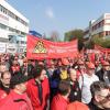 Protest gegen Umstrukturierung und Stellenabbau: Aus Lohr und von weiteren Standorten der Bosch Rexroth AG kamen am Montag rund 700 Mitarbeiter nach Fellbach, um gegen die geplante Schließung des dortigen Rexroth-Werkes zu demonstrieren. Foto: IG-Metall Waiblingen
