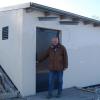 Von außen unscheinbar ist die Druckerhöhungsanlage im Ochsenfurter Stadtteil Bärental. Günther Rapsch, Leiter der Wasserversorgung, gewährt einen Blick ins Innere.