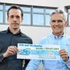 Die Lehrer Peter Elsesser (links) und Raimund Folger gehen im Johann-Schöner-Gymnasium mit ihren Schülern auf eine virtuelle Weltreise mit dem Fahrrad. 40 000 Kilometer will die Schulfamilie in vier Monaten insgesamt radeln.