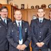 Ehrungen bei der Feuerwehr Atzhausen (von links): Vorsitzender Leonhardt Kuhn, Roland Klein (30 Jahre), Kristopher Feder (zehn Jahre) und Kommandant Olaf Gärtner.