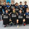 Feierten die Stadtmeisterschaft: (hinten von links) U-15-Trainer Giuseppe Livadoti, Ralf Stegemeier von der Bauinnung, Jonas Ackermann, Merlin Ronge, Nico Kuß, Luc Volmer, Abel Tsehaye, (vorne von links) Jan Rabe, Moritz Becker, Marcel Meusert und Tom Hochstein.