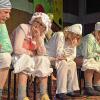 Ziemlich närrisch ging es im „Laudenbacher Altenheim“ zu, wo alle Fürsorge über Befehlstöne und Trillerpfeife geregelt ist – auch das morgendliche Auf den Topf-Gehen.