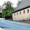 Auch an Engstellen in der Oberickelsheimer Ortsdurchfahrt kommt beidseitig ein Gehweg.