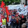 Im Juni 2016 demonstrierten tausende Rexröther gegen den Stellenabbau in der Gießerei – letztlich vergeblich. Nun stehen offenbar neuerliche Umstrukturierungen in dem Unternehmen bevor. Das Bild zeigt die Großdemo auf dem Schlossplatz.
