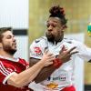 Auf die Vollstreckerqualitäten seines augenblicklich erfolgreichsten Torschützen Gary Hines (rechts) setzt der HSC Bad Neustadt-Rhön auch im „Schlüsselspiel“ am Samstag gegen die HSG Hanau.