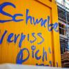 „Schwabenhass“ in Berlin: Graffito im Bezirk Prenzlauer Berg an einen Baucontainer.