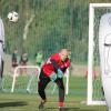 Er hechtet und streckt sich nur nach jedem noch so schwer zu erreichenden Ball: Kickers-Torwart Robert Wulnikowski in Marbella.