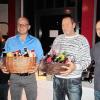 (hop)   Geschäftsführer Georg Lummel blickte bei der Weihnachtsfeier der Lummel GmbH & Co. KG auf ein erfolgreiches Jahr des Unternehmens zurück und nutzte die Gelegenheit, Harald Ziegler für seine 30-jährige Betriebszugehörigkeit zu ehren. Das schreibt das Unternehmen in einer Pressemitteilung. Ziegler, so Lummel, gehört zu den unauffälligen und ruhigen Mitarbeitern. Dabei zeichnen ihn besonders seine zuverlässige und handwerklich korrekte Arbeitsweise aus. Ziegler ist mittlerweile der zehnte Mitarbeiter, der 30 Jahre oder länger in dem Karlstadter Familienbetrieb tätig ist. Georg Lummel wurde von seinem Bruder und Mitgeschäftsführer Stefan Lummel ebenfalls für 30 Jahre geehrt. 1986 begann er seine Spenglerlehre im elterlichen Betrieb, die durch Einsätze bei Unternehmen in Oberstdorf, Mannheim und Ludwigsburg ergänzt wurde. 1994 verlieh ihm die Handwerkskammer Stuttgart den Meistertitel und 1996 wurde Georg Lummel zum Geschäftsführer der Lummel GmbH bestellt. Mit  Objekten wie der BMW-Welt in München, ThyssenKrupp in Essen, der Europäischen Zentralbank in Frankfurt oder zuletzt dem Landtag in Stuttgart sowie dem Haus des Brotes in Linz stellte Georg Lummel die Innovationskraft des Unternehmens unter Beweis. Im Bild von links Mitinhaberin Andrea Möller, Georg Lummel, Harald Ziegler und Stefan Lummel.