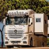 Für dieses Luxuswohnmobil braucht man einen Lkw-Führerschein.