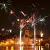 Nach den Schreckensnachrichten des Jahres 2016 hofft Unterfranken (im Bild das Feuerwerk über Kitzingen in einem Vorjahr) auf eine friedliche Silvesternacht.