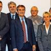 (la)   Das Gemeinschaftskraftwerk Schweinfurt (GKS) hat Mitarbeiter geehrt, die dem Unternehmen seit 25 und 40 Jahren die Treue halten. Viele der aktuell 97 Beschäftigten sind seit Bau und Inbetriebnahme des Kohleteils (1990) oder der Müllverbrennung (1994) im Gemeinschaftskraftwerk. Geschäftsführer Ragnar Warnecke betonte bei einer Feierstunde: „Sie haben die sich stets wandelnden technischen und rechtlichen Herausforderungen fest im Griff. Durch die gemeinsame Anstrengung kann das GKS die umweltfreundliche und energieeffiziente Versorgung der Stadt mit Fernwärme und Strom sowie die wirtschaftliche Müllentsorgung für neun Landkreise und Städte sicherstellen.“ Im Bild (von links) GKS-Organisationsleiter Dominik Reinig, der kaufmännische Leiter Michael Fischer, Jürgen Grünewald, Geschäftsführer Warnecke, Rudolf Mai, Brigitte Mahr, Reinhard Rüger und Betriebsleiter Volker Müller. Nicht im Bild sind die Jubilare Jürgen Seufert und Reiner Stöckert.