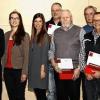 Bürgermeister Georg Neubauer dankte ehrenamtlich engagierten Bürgern und Gemeindemitarbeitern für ihre langjährigen Dienste. Von links: Alexander Rosenberger (ehemaliger Bauhof-Mitarbeiter), Edwin Martin und Renée Maria Krebs (beide 25 Jahre Gemeindemitarbeiter), Burkard Diener, Franz Fersch, Rainer Väth (alle: 40 Jahre Dienst in der Feuerwehr), Sandra Engelhardt (silberne Verdienstnadel des Landkreises), Konrad Diener (40 Jahre Dienst in der Feuerwehr), Bürgermeister Neubauer, Weinprinzessin Teresa Diener mit ihrer Vorgängerin Marina Väth sowie die langjährigen Blutspender Hubert Rösch (25 Mal), Wolfgang Gräder (125 Mal), Joachim Zettl (100 Mal), Harry Neubauer (125 Mal), Martin Liebler (100 Mal), Anke Schreck (50 Mal), Siegmund Oleynik (125 Mal), Robert Heußlein (150 Mal) sowie Birgit Liebler, Schriftführerin der BRK-Ortsgruppe Erlenbach.
