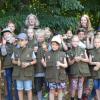 Schüler der Grundschule Goldbach in den Naturpark-Entdeckerwesten, ebenfalls im Bild v.l.n.r. Oliver Kaiser, Heidi Bolch, Teresa Wolf und Thomas Staab.