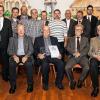 Die Gratulanten und Geehrten der Schiedsrichtergruppe Kitzingen/Ochsenfurt präsentieren sich der Öffentlichkeit (hinten von links) stellvertretender Obmann Philipp Streck, Kreisschiedsrichterobmann Helmut Wittiger, Jürgen Knorr, Stefan Schiebel, Hans Schuster, Andreas Karl, Klaus Bäuerlein, Anton Schneider, Peter Meyer, stellvertretender Obmann Felix Meding, Manuel Meyer; (sitzend von links) Manfred Kemmer, Leonhard Weth, Alfred Schulze und Manfred Meister.