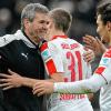 Erfahrener Trainer, junges Team – auf diese Mischung vertraut Kickers-Gegner Fortuna Düsseldorf. Hier jubelt Coach Friedhelm Funkel (links) mit den Spielern Marcel Sobottka (Mitte) und Kaan Ayhan über den Düsseldorfer 1:0-Sieg beim FC St. Pauli.