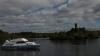 Hobby-Kapitäne unterwegs auf dem Lough Key: In Irland können Urlauber ohne Vorkenntnisse ein Hausboot chartern und sich treiben lassen.