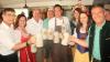 Festbierprobe für die 74. Lohrer Spessartfestwoche: Bürgermeister Mario Paul zapfte im Keiler Brauhaus das erste Fass Festbier an. Danach wurde angestoßen: (von links) Landrat Thomas Schiebel, Das Festwirtsehepaar Jutta und Franz Widmann, Braumeister Thomas Wamser, Bürgermeister Mario Paul, Claudia Uhlmann (Gebietsleiterin der Brauerei), Schneewittchen Anna Amrhein, und Norbert Lange, Geschäftsführer der Würzburger Hofbräu.