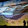 Rund 600 Leute begeisterte Michael Martin am Montagabend in der Stadthalle mit seiner Multivisionsshow „Planet Wüste“. Im Bild rechts sind Martins Silhouette und sein Schatten zu sehen.