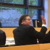 Selbst in seinem Prozess vor dem Landgericht Würzburg genoss der Würzburger Schönheitschirurg die öffentliche Aufmerksamkeit. Selbst in seinem Prozess vor dem Landgericht Würzburg genoss der Würzburger Schönheitschirurg die öffentliche Aufmerksamkeit.