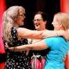 Erika und Maria sehen sich nach 20 Jahren bei einem Klassentreffen wiedersehen. Mit im Bunde ist auch ihre Klassenkameradin Elisabeth, eine von Birgit Leimkötter souverän gespielte Scheidungsanwältin.