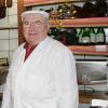 Metzgermeister Rudi Hollerbach macht die Würzburger Stadionwurst. Metzgermeister Rudi Hollerbach macht die Würzburger Stadionwurst.