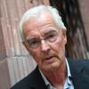 Der Autor Bodo Kirchhoff blickt am 17.10.2016 bei einem Fototermin am Rande der Verleihung des Deutschen Buchpreises 2016 im Römer in Frankfurt am Main (Hessen) in die Kamera. Zum zwölften Mal wird die Auszeichnung für den besten deutschsprachigen Roman des Jahres vergeben. Bodo Kirchhoff erhält den
Deutschen Buchpreis 2016 für den Roman «Widerfahrnis». Das gab der Börsenverein des Deutschen Buchhandels am Montagabend in Frankfurt bekannt. Foto: Arne Dedert/dpa +++(c) dpa - Bildfunk+++