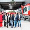 Richtfest am neuen Logistikzentrum feierten (von links) Vorarbeiter Tobias Heupel, Vorstandsmitglied Karl-Heinz Rüth, stellvertretende Landrätin Christine Bender sowie die Vorstands und Geschäftsführungsmitglieder Edgar Endres, Stefanie Riedel, Herbert Treuting, Mirmi Riedel, Matthias Lambers und Stephan Kranig.