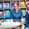 Die Höchberger Hobbyautorinnen (von links) Kirsten Hummel, Barbara Zang, Hildegard Saukel und Annette Weinig lasen bereits zum 13. Mal aus ihren Werken in der Höchberger Bibliothek, musikalisch begleitet von den „Miniklassikern“ Renate Drach und Birgit Hutzel.