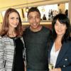Der brasilianische Fußballstar Giovane Elber (Mitte) war Stargast bei der Eröffnung des „Caffe Ottolina“ in der „Kleinsten Fußgängerzone der Welt“ in der Hofstraße. Gemeinsam mit der Miss Germany 2009 Doris Schmidts (links) durchschnitt er das Rote Band und gab den Weg frei in die modern und schick gestalteten Räume. Herzlich empfangen wurde er von Gastgeberin Claudia Amberger-Berkmann.  Sie ist auch Chefin des Hotels Amberger. Der Fußballer weilte am Freitag in Würzburg, weil er am Abend Gast einer Benefizgala in der Residenz war, deren Erlös auch seiner Stiftung zugute kommt, die Kinder und Jugendliche in seiner brasilianischen Heimat fördert. Die ehemalige Miss Germany Doris Schmidts moderierte diesen Abend. Der Name des neuen Cafés in der Hofstraße geht zurück auf  Giulio Ottolina, einen ausgewiesenen Kenner von Kaffee. 1948 hatte er seine Tätigkeit als Röster in einem kleinen Laden in Mailand begonnen, wobei er zunächst nur eine kleine Gruppe von Bars und lokalen Restaurants belieferte. Heute in der dritten Generation ist Caffe Ottolina einer der führenden Röster Mailands und beliefert direkt mehr als 800 öffentliche Cafés in der Lombardei und unzählige Clubs und Restaurant-Ketten im Rest der Welt. Im Jahr 2014 startete das Unternehmen mit einer Coffeeshop-Kette unter der eigenen Marke. Die erste Eröffnung fand in Mailand statt, später folgten weitere Filialen in Europa und China. Die Geschichte des Familienunternehmens und deren Produkte haben Claudia Amberger-Berkmann so fasziniert, dass sie sich entschloss, in Würzburg „etwas Einmaliges“ zu eröffnen. Amberger-Berkmann ist nun Mitgesellschafterin der Ottolina Deutschland GmbH, die nun nahe der Würzburger Residenz ihr erstes Caffe in Deutschland eröffnet hat. Ideen für Einrichtung und Angebot hat sie sich in Mailand geholt. Als Betriebsleiter hat sie Davide Scarpa mit ins Boot geholt. Er arbeitet seit Jahren als Barista in Würzburg. Den Neuanfang unterstützt auch Sohn René Berkmann.  Foto: Herbert Kriener