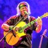Bänkelsänger mit Freude an gemütlicher Atmosphäre: Eric Fish beim Konzert in der Posthalle Würzburg.