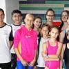 (cam)   Auch nach sechs Wochen Trainingspause konnten die Youngster und Aktiven der DJK Würzburg bei den DJK Bundesjahrgangsmeisterschaften mit zahlreichen persönlichen Bestzeiten überzeugen. Sie fischten in Betzdorf zwölf Gold-, zehn Silber- und elf Bronzemedaillen aus dem Becken. Erfolgreichste Schwimmerin war Hanna Baumeister, die ihre sechs Rennen mit großem Vorsprung gewinnen konnte. Nina Hanisch – Europameisterin über fünf Kilometer Freiwasser – holte zwei Gold-, drei Silber und eine Bronzemedaille. Über 100 m Freistil gewann sie den Pokal für die punktbeste Leistung der Damen. Weitere Goldmedaillen gab es für Julia Schwarzmann (2), Nike Doktorczyk und Clara Brack. Die 4 x 50 m Freistilstaffel (Hannah Engert, Viola Neuhauser, Nina Hanisch, Hanna Baumeister) und die 4 x 50 m Lagenstaffel (Neuhauser, Doktorczyk, Hanisch, Baumeister) kamen auf Platz 3.