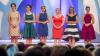 Die sechs Kandidatinnen zur Wahl der 68. Deutschen Weinkönigin, v.l.: Clarissa Peitz (Nahe) Christina Schneider, Lena Endesfelder (Mosel), Anja Antes (Hessiche Bergstraße), Louisa Follrich (Rheingau) und Mara Walz (Württemberg), begrüßen am 30.09.2016 in Mainz (Rheinland-Pfalz) vor dem Finale die Zuschauer. Foto: Torsten Silz/dpa +++(c) dpa - Bildfunk+++ | Verwendung weltweit