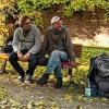 Der Würzburger Obdachlose Andreas (rechst) soll von seinem Freund einen Neustart geschenkt bekommen. Dafür sammelt der Würzburger Psychologiestudent Adrian Wangerin Geld. FOTO Wangerin