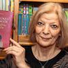 Anette Steenpass, Inhaberin von „Bücher im Frauenland“, empfiehlt „Schlaflose Nacht“: „Nach dem Suizid ihres Mannes versucht eine junge Witwe – vorwiegend nachts – ihr Leben wieder in den Griff zu bekommen“.