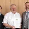 Obergerichtsvollzieher Josef Kuhbandner (Mitte) geht in den Ruhestand. Verabschiedet wurde er vom Geschäftsleiter des Amtsgerichts Haßfurt, Rechtspflegerat Elmar Spudeit (links), und dem Direktor des Amtsgerichts, Holger Ebert.