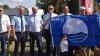 Im Rahmen seiner Feier zum 50-jährigen Bestehen erhielt der 1. Motorbootclub Obertheres zum 22. Mal die „Blaue Flagge“ als sichtbares Symbol für den umweltbewussten Umgang mit Landschaft und Natur. Unser Bild zeigt (von links) Hafenmeister Michael Appel, stellvertretenden Landrat Oskar Ebert, Gerald Makowski vom BLSV, Zweiten Bürgermeister Manfred Rott, Vereinskassier Jürgen Feiner, Vorsitzenden Bernd Schaufuß, Anni Schmitt vom Flussparadies Franken, Ehrenkapitän Hans-Peter Reis und Schriftführer Matthias Wenzel sowie vorne Levin Schmitt.