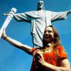Sophie Scheder auf dem olympischen Gipfel: Die deutsche Kunstturnerin präsentiert vor der berühmten Christusstatue auf dem Berg Corcovado im Süden von Rio ihre Bronzemedaille, die sie bei Olympia 2016 am Stufenbarren gewonnen hat.