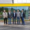 Vor der Eröffnung des Netto-Marktes im Gewerbegebiet: (von links) Norbert Häglsperger,  Michael von Keitz, Markus Gessner, Johannes Schmitt und Bürgermeister Markus Höfling.