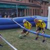 Hart umkämpft war der Fußball beim Menschenkickerturnier auf dem Hausener Sportplatz. Am Ende hat die DJK im Finale die Mannschaft Container mit 5:2 besiegt.