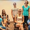 Top frisiert dank Profi-Hilfe: Kathrin Boyle (rechts) und Isabel Hoppe (links) kümmerten sich um die Haare von (von links) Letizia, Lilly, Ricarda, Jacqueline und Laura.