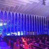 In blaues Licht getaucht ist das Innere der Don-Bosco-Kirche in der brasilianischen Hauptstadt.