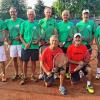 (swt)   Die Tennis-Männer 60 der DJK Schweinfurt sind ungeschlagener Meister der Bezirksklasse 2. Darüber jubelten (hinten von links) Bernd Eschenbach, Achim Link, Dieter Scheidler, Helmut Ragenas, Hermann Wörner, Michael Seume, Gerd Oswald und (vorne) Rainer Zink und Bernd Katzenberger.