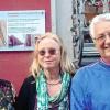 21 Tafeln an geschichtlich interessanten Häusern wurden in Zell montiert, wie hier am Gasthaus Rose. Die Initiatoren (von links): Christian Naser, Birgit Kunz, Sylvia und Joachim Kipke.