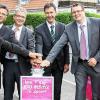40 000 neue Highspeed-Anschlüsse: Das feierten nun Oberbürgermeister Christian Schuchardt (Zweiter von rechts) mit Stadtrat Rainer Schott (links) sowie Klaus Markert, Armin Müller und Andreas Schardt von der Deutschen Telekom in Rottenbauer.