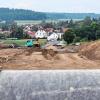 Braune Erde, große Stille: Sie hat etwas von einer Mondlandschaft, die Baustelle am Rehberg. Braune Erde, große Stille: Sie hat etwas von einer Mondlandschaft, die Baustelle am Rehberg.